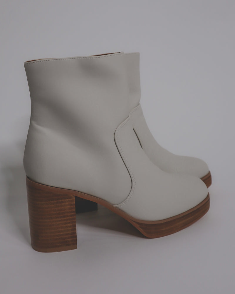 Vernita Boots- Bone