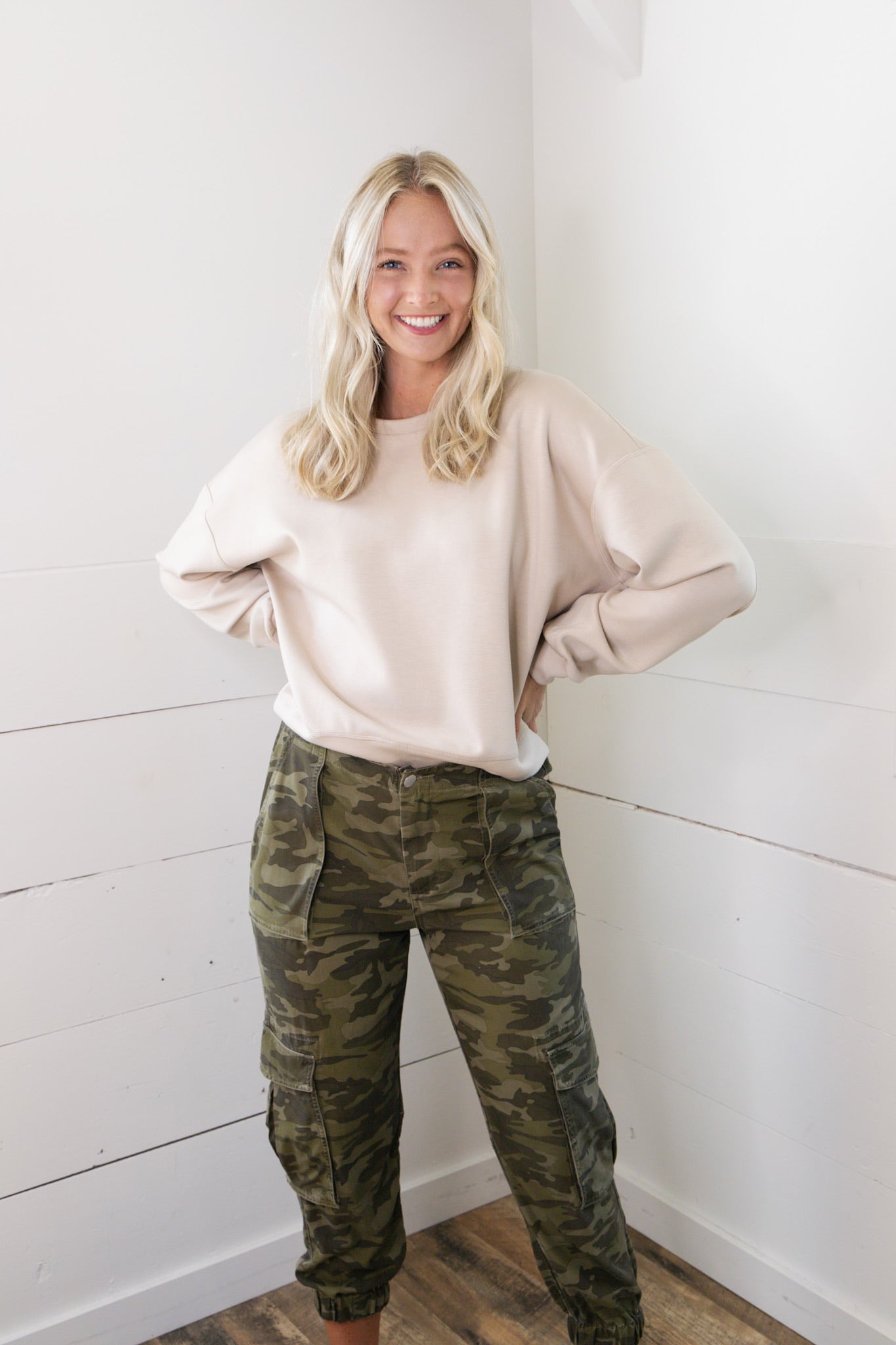 Pike Crop Pullover - Stone