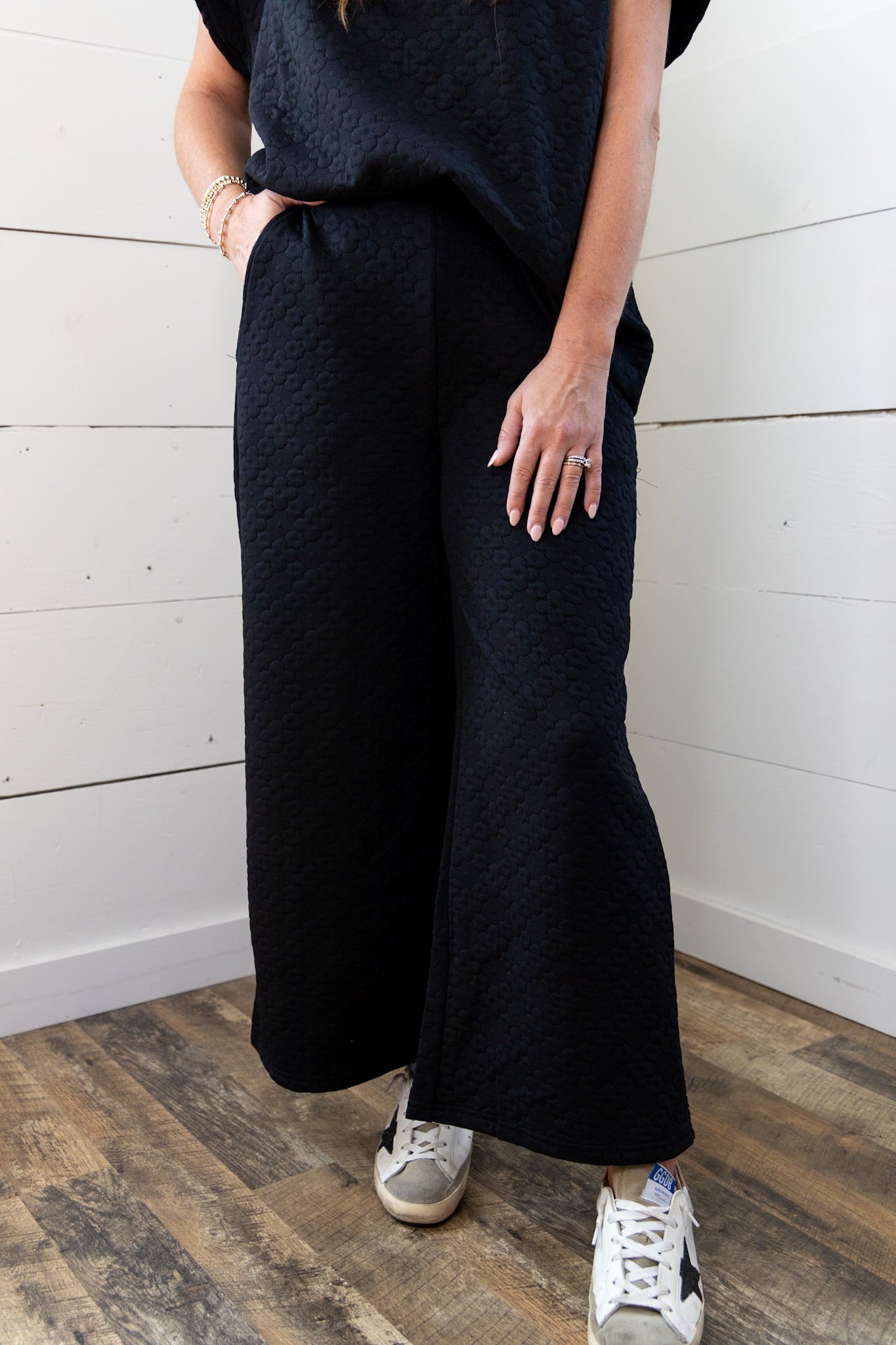 Flower Textured Wide Leg Pant - Black