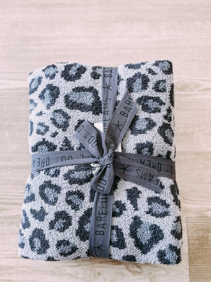 Barefoot dreams best sale cozychic safari blanket